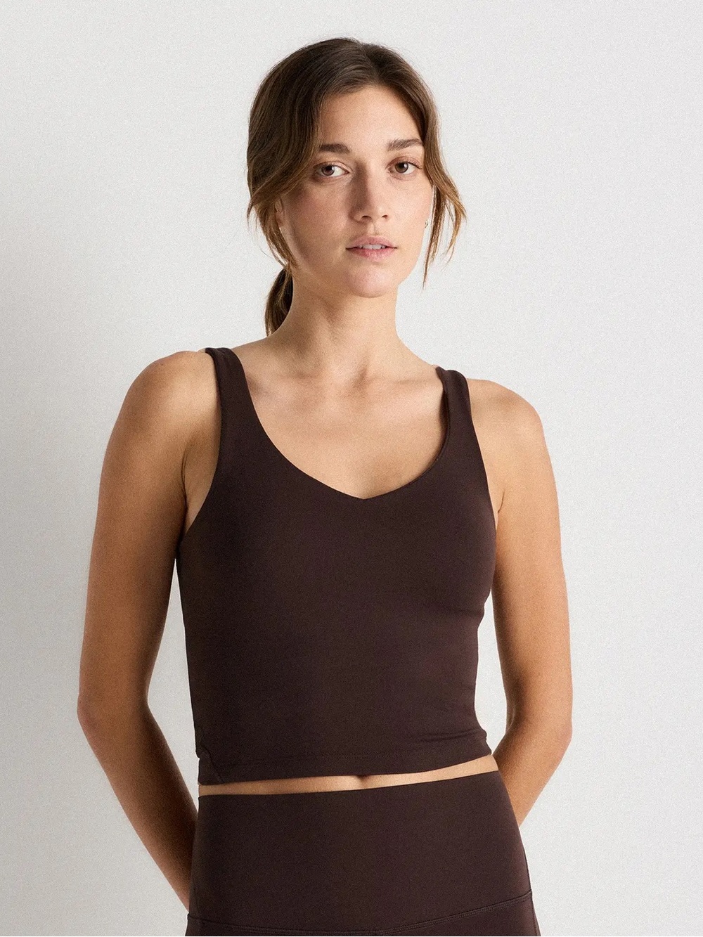 NWT QUINCE Ultra-Form V-Neck Cropped Tank Medium Espresso 0273